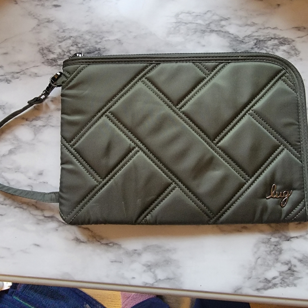 Lug Quilted Green Wristlet